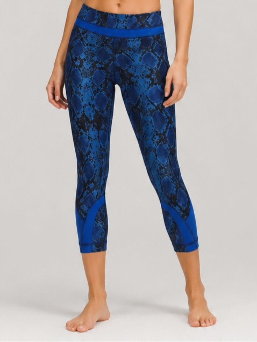 Lululemon Blue Snake Print Crop Leggings Women's Size 6